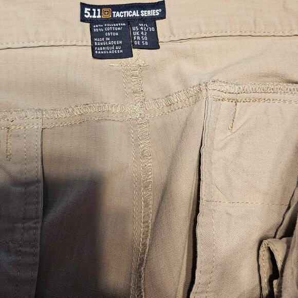5.11 Tactical Series Cargo Pants Size 42x30 Beige RN109614 Stretch Waist**READ** - Picture 3 of 13